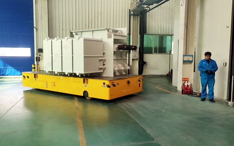 工厂内部转运革新：驾驶型电动平板车 vs. 遥控无轨平车，如何抉择？